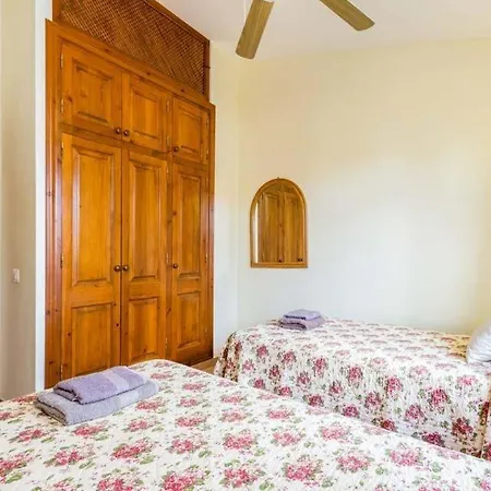 Cala Galdana Sleeps 6 Pool Air Con Wifi Вилла